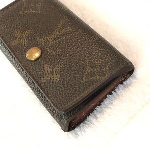 LV key holder